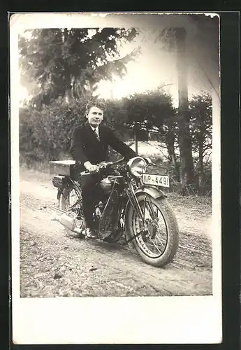 Foto-AK Junger Mann auf Zündapp Motorrad