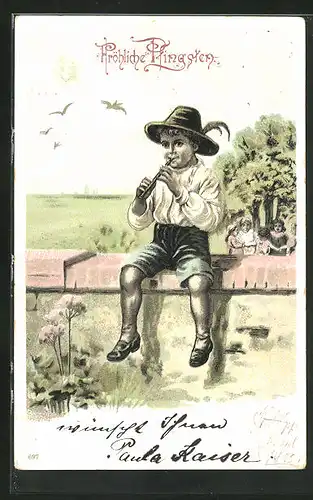 AK Fröhliche Pfingsten, Junge mit Hut spielt auf einer Mauer sitzend Flöte