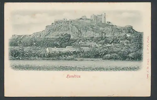 Relief-AK Kunetice, Dorf gegen Burg auf Berg