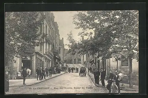 AK Le Creusot, Rue des Ecoles, Bazar du Guide