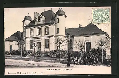 AK Neslas-la-Vallee, La Mairie, Enfants