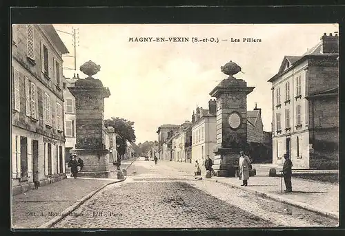 AK Magny-en-Vexin, Les Pilliers, Menschen auf der Strasse