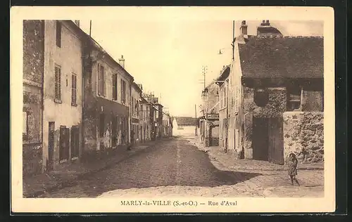 AK Marly-la-Ville, Rue d`Aval, Blick über die Strasse