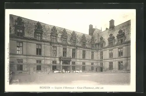 AK Ecouen, Legion d`Honneur, Cour d`honneur, cote est
