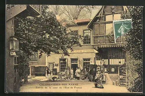 AK Chennevières-sur-Marne, Entrée de la cour de l`Ecu de France