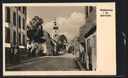 AK Waldenburg i. Sa., Bahnhofstrasse mit Kirchturm