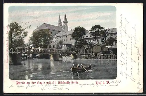 AK Hof i. B., Saalepartie mit Brücke und St. Michaeliskirche