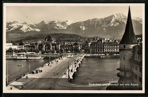 AK Luzern, Seebrücke und Bahnhof mit den Alpen