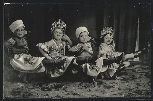 AK Schaefer's Märchenstadt Liliput, Tänzer in Trachtenkleidung