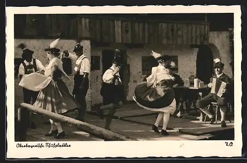 AK Oberbayerische Schuhplattler beim Tanz