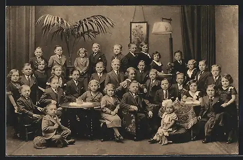 AK Schaefer's Märchenstadt Liliput, Gruppenbild Liliputaner