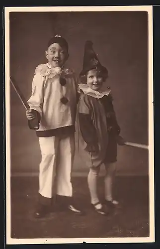 AK Niedliches Kinderpaar in Harlekin-Kostümen, Fasching