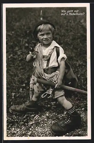 AK Kleiner Junge in Bergsteigermontur mit Pfeife und Spitzhacke, Wer geht mit auf`s Nebelhorn?