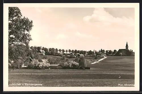 AK Aufkirchen / Starnberger See, Ortsansicht mit Kirche