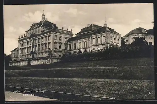 AK Ludwigsburg in Wttbg., vor dem Schloss