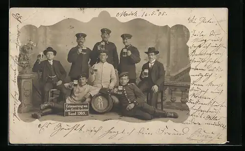 Foto-AK Griesheim, Soldaten mit Biergläsern zur Erinnerung an den Griesheimer Sand 1905