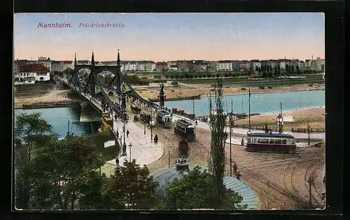 AK Mannheim, Strassenbahnen verlassen die Friedrichsbrücke