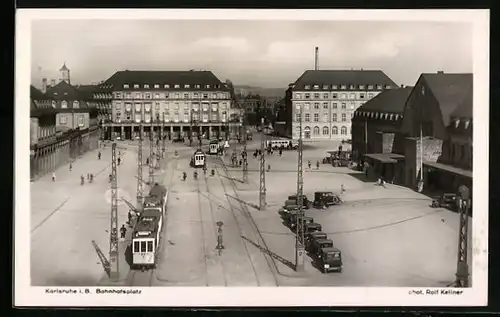 AK Karlsruhe, Bahnhof mit Bahnhofsplatz, Strassenbahn