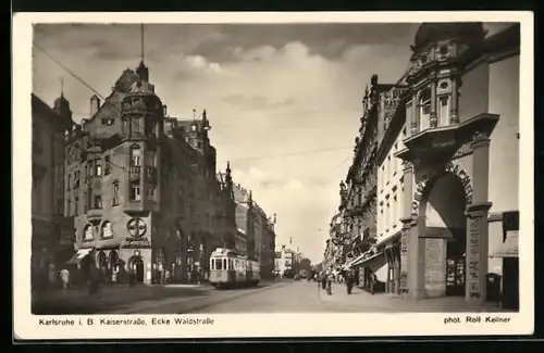 AK Karlsruhe, Strassenbahn in der Kaiserstrasse Ecke Waldstrasse