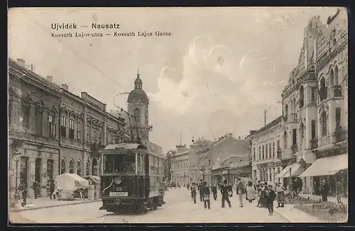 AK Neusatz, Strasse Kossuth Lajos-Gasse mit Strassenbahn