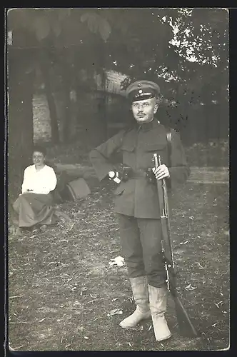Foto-AK Soldat Hans Barsch in Uniform kgl. preuss. II. Landsturm-Inf.-Batl. mit Gewehr und Armbanduhr
