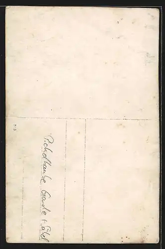 Foto-AK Soldat in Garde Uniform Feldgrau mit Garde Pickelhaube Rosshaarbusch, Säbel mit Portepee