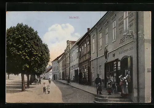 AK Solnice, Strassenpartie mit Kindern