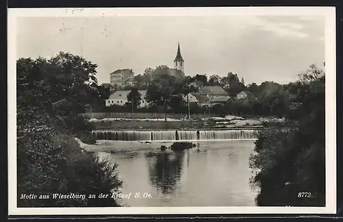 AK Wieselburg an der Erlauf /N.-Oe., Uferpartie mit Kirche