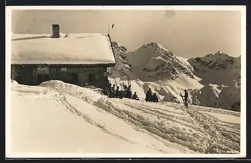 AK Mittelberg, Kühgehren-Alpe, Ortspartie und Schafalpköpfe im Schnee