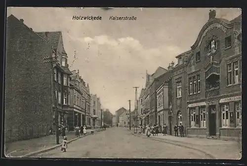 AK Holzwickede, Kaiserstrasse mit jungen Männern & Damen