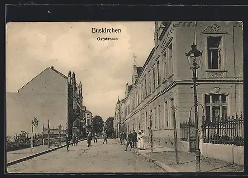 AK Euskirchen, Oststrasse mit Passanten
