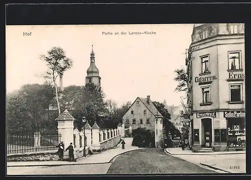 AK Hof, Strasseneck an der Pfarr, Geschäft Ernst Wolf und Lorenz-Kirche