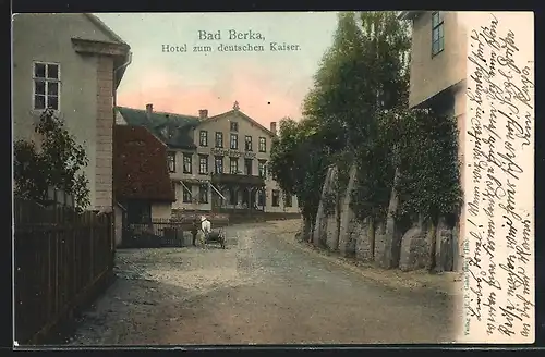 AK Bad Berka, Strassenpartie mit Blick auf Hotel zum deutschen Kaiser