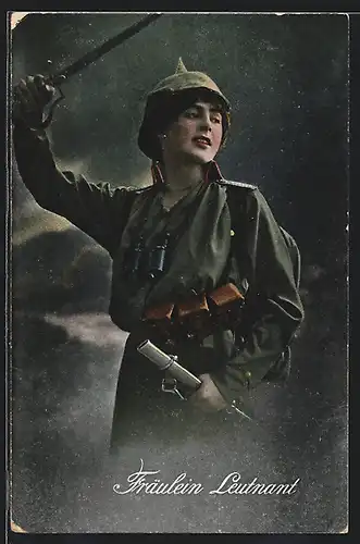 AK Fräulein Leutnant mit erhobenem Degen