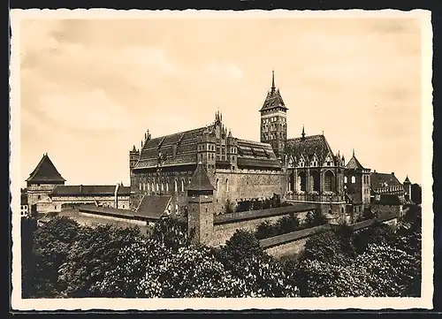 AK Marienburg / Malbork, Die Marienburg von Südosten