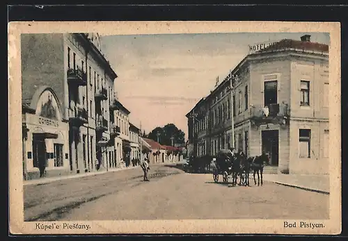 AK Bad Pistyan, Strassenpartie mit Hotel