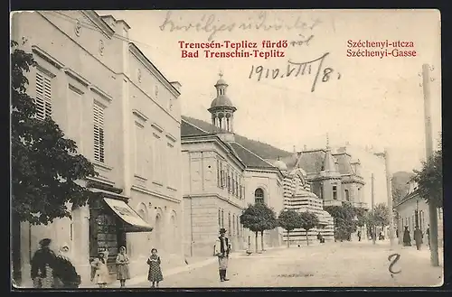 AK Bad Trenschin-Teplitz, Strasse Széchenyi-Gasse mit Kindern