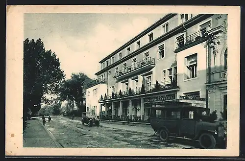 AK Piestany, Sanatorium Dr. L. Schmidt & Dr. E. Weisz mit Strassenpartie
