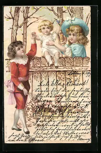 Holzbrand-Imitations-AK Kinderpaar mit einem Kleinkind