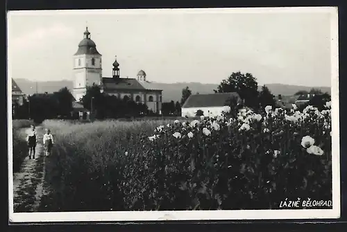 AK Lazne Belohrad, Ortspartie an der Kirche