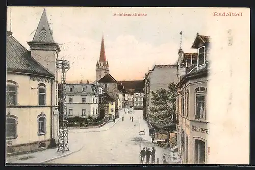 AK Radolfzell, Schützenstrasse mit Passanten