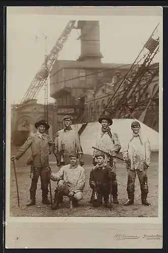 Foto-AK Neunühl, Bergleute, Kohlebergwerk