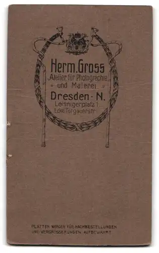 Fotografie H. Gross, Dresden, Leisnigerplatz 1, Hübsches blondes Mädchen mit schwarzer Schleife im Haar