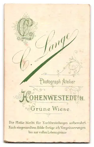 Fotografie C. Lange, Hohenwestedt i. H., Grüne Wiese, Niedliches kleines Mädchen mit grossen Kulleraugen