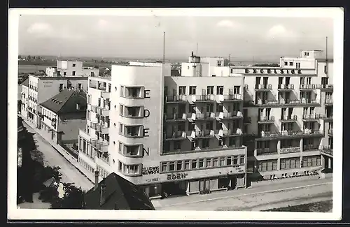 AK Piestany, Hotels Excelsior und Eden mit Strasse, von oben gesehen