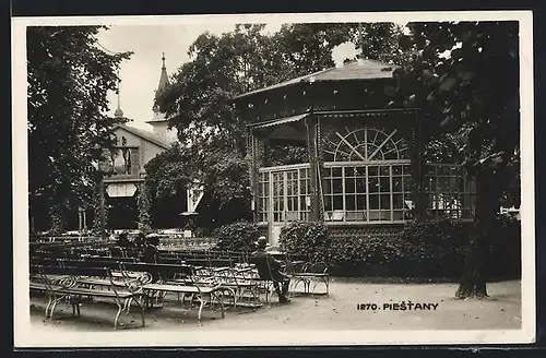 AK Piestany, Musikpavillon mit Gästen