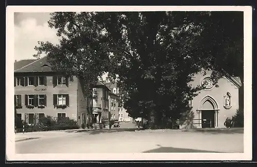 AK Piestany, Strassenpartie mit Villa Cmunt und Kapelle