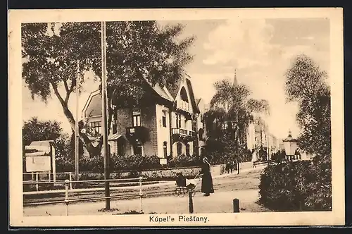 AK Piestany, Strassenpartie mit Geschäft