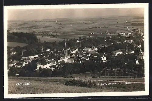 AK Hohenelbe / Vrchlabi, Gesamtansicht aus der Vogelschau