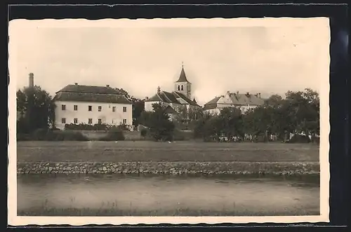 AK Tinischt a. d. Adler, Uferpartie mit Kirche